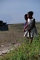 Canal de Pangalanes et village d'Andranokoditra - 