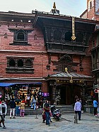 Katmandou, ruelles (tole) et temples - Temple Seto Machhindra Nath
