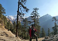 trekking de Somdang (3270 m)  Tipling (2100m) par un col  3900 m - Notre guide Chandra