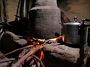 trekking de Tipling  Chalish Gaon (1700m)  3h / +250 / -600 - Prparation du raksi, alcool de riz et mas