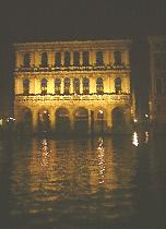 Carnaval de Venise 2002 - Palazzo Dolfin-Manin sous la pluie ?